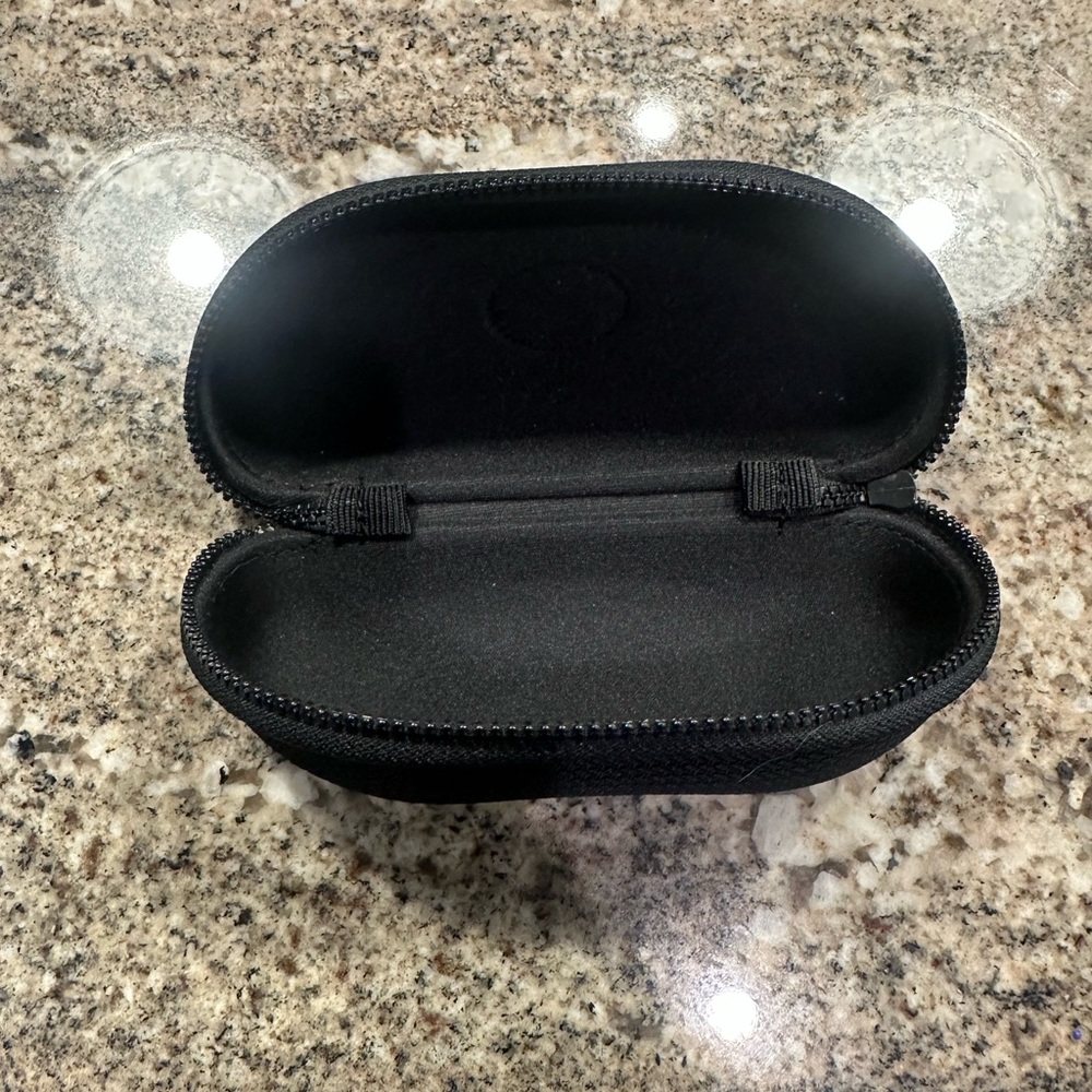 Costa | Hard Shell Sunglasses Case - Picture 4 of 4
